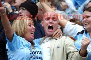 曼城夺冠球迷老人(曼城夺冠球迷老人是谁)