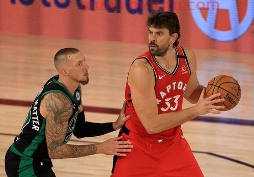 15年凯尔特人的中锋球员的简单介绍,0分5板!亿元中锋屡被蓝领打爆,卫冕冠军信错他?球迷:换首发