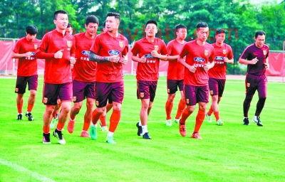 中国足球队员沙世虎简介,国足最新集训名单出炉,都有谁?