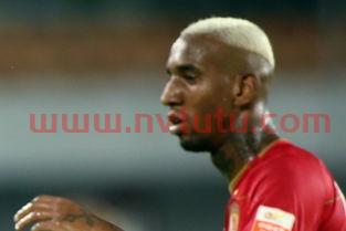 巴西外援归化国足回国了吗李铁 本期国足集训本想征召阿兰,可惜他还没有回国