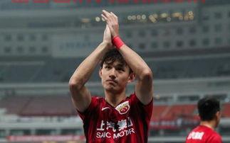 中国足球比赛戴饰品,足球比赛允许戴首饰上场吗?